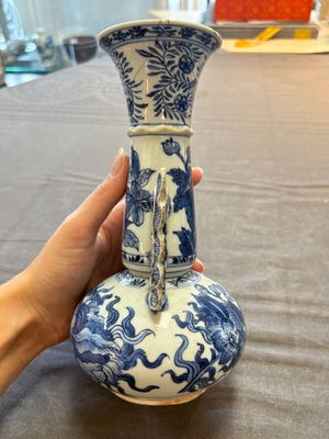 Two Chinese blue and white vases after Venetian glass models and a 'horses' bowl, Kangxi — 照片 9