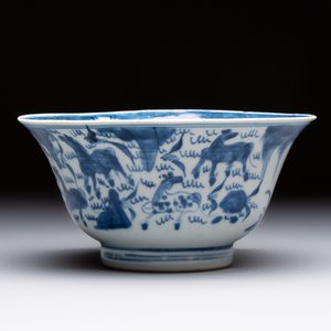 Two Chinese blue and white vases after Venetian glass models and a 'horses' bowl, Kangxi — 照片 8