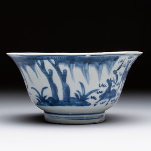 Two Chinese blue and white vases after Venetian glass models and a 'horses' bowl, Kangxi — 照片 9