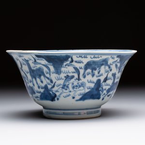 Two Chinese blue and white vases after Venetian glass models and a 'horses' bowl, Kangxi — 照片 10