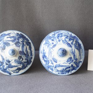 Two Chinese blue and white vases and covers, Wanli — 照片 13