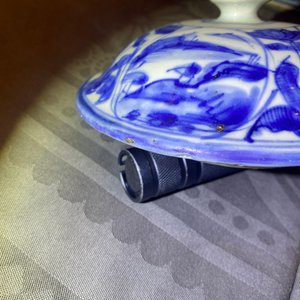 Two Chinese blue and white vases and covers, Wanli — 照片 17
