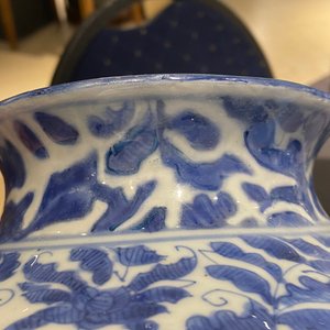 Two Chinese blue and white vases and covers, Wanli — 照片 55