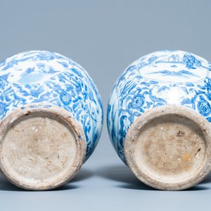 Two Chinese blue and white vases and covers, Wanli — 照片 6