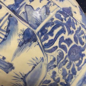 Two Chinese blue and white vases and covers, Wanli — 照片 61