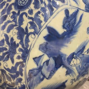 Two Chinese blue and white vases and covers, Wanli — 照片 69