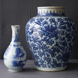 Two Chinese blue and white vases, Kangxi and Transitional period — 照片 11