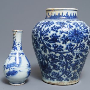 Two Chinese blue and white vases, Kangxi and Transitional period — 照片 3