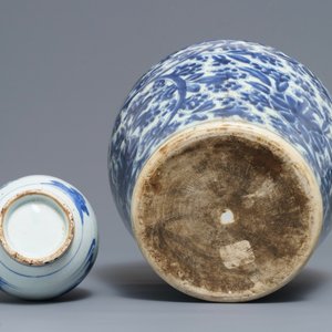 Two Chinese blue and white vases, Kangxi and Transitional period — 照片 6
