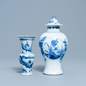 Two Chinese blue and white vases, Kangxi — 照片 1