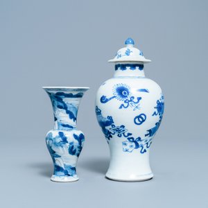 Two Chinese blue and white vases, Kangxi — 照片 3