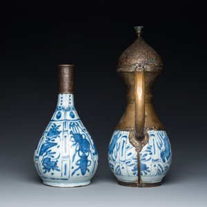 Two Chinese blue and white vases with bronze mounts for the Islamic market, Wanli — photo 3