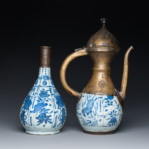 Two Chinese blue and white vases with bronze mounts for the Islamic market, Wanli — photo 4