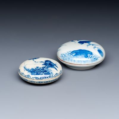 Two Chinese blue and white Wang Bu-style seal paste boxes and covers, Kangxi and Qianlong marks, 20th C.