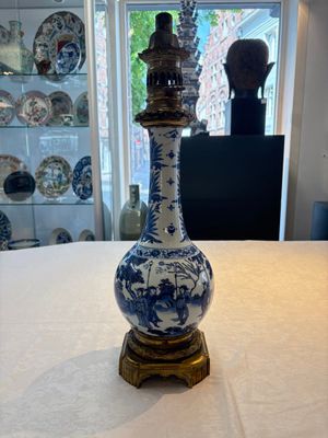 Two Chinese blue and white 'Wen Wang Fang Xian 文王訪賢' and 'Zhu Lin Qi Xian 竹林七賢' vases mounted as lamps, Transitional period — photo 1