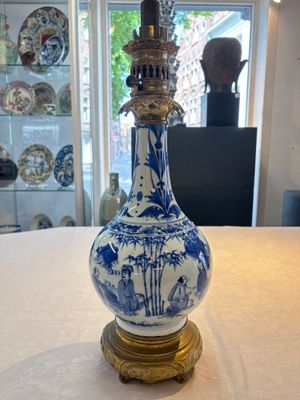 Two Chinese blue and white 'Wen Wang Fang Xian 文王訪賢' and 'Zhu Lin Qi Xian 竹林七賢' vases mounted as lamps, Transitional period — photo 11
