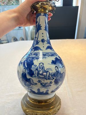 Two Chinese blue and white 'Wen Wang Fang Xian 文王訪賢' and 'Zhu Lin Qi Xian 竹林七賢' vases mounted as lamps, Transitional period — photo 13