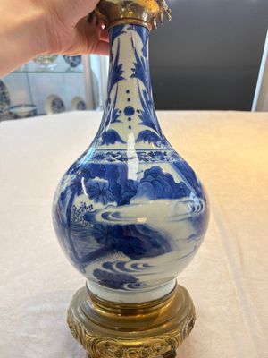 Two Chinese blue and white 'Wen Wang Fang Xian 文王訪賢' and 'Zhu Lin Qi Xian 竹林七賢' vases mounted as lamps, Transitional period — photo 15