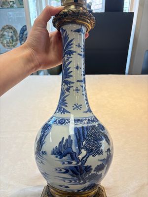 Two Chinese blue and white 'Wen Wang Fang Xian 文王訪賢' and 'Zhu Lin Qi Xian 竹林七賢' vases mounted as lamps, Transitional period — photo 4