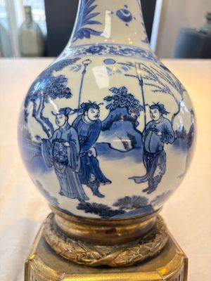 Two Chinese blue and white 'Wen Wang Fang Xian 文王訪賢' and 'Zhu Lin Qi Xian 竹林七賢' vases mounted as lamps, Transitional period — photo 7