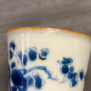 Two Chinese blue and white wine cups and a stem cup, Transitional period — photo 18
