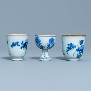 Two Chinese blue and white wine cups and a stem cup, Transitional period — photo 5