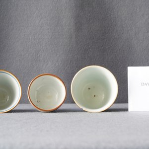Two Chinese blue and white wine cups and a stem cup, Transitional period — photo 10