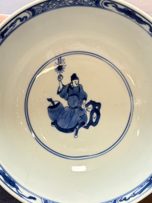 Two Chinese blue and white 'Xi Xiang Ji' and 'Eight Immortals' bowls, Ruo Shen Zhen Cang 若深珍藏 mark, Yongzheng and later — photo 14