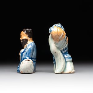 Two Chinese blue, white and celadon biscuit 'Shoulao' and 'Zhongli Quan' water droppers, Qianlong — foto 5