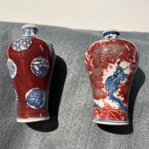 Two Chinese blue, white and copper-red miniature 'meiping' vases, 18/19th C. — photo 7