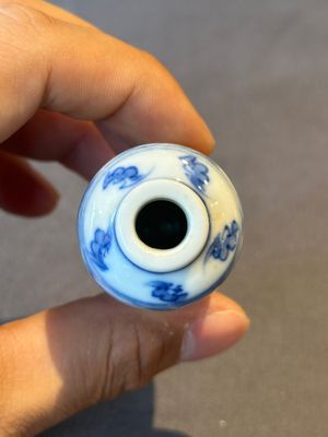 Two Chinese blue, white and copper-red 'Mythical Animals' snuff bottles, Qianlong mark and of the period — photo 15