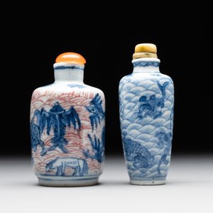 Two Chinese blue, white and copper-red 'Mythical Animals' snuff bottles, Qianlong mark and of the period — photo 2