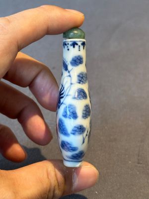 Two Chinese blue, white and copper-red snuff bottles and a blue and white 'crab' snuff bottle, Chenghua and Qianlong mark, 19th C. — photo 5