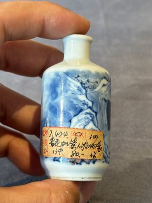 Two Chinese blue, white and copper-red snuff bottles, Chenghua mark, 19/20th C. — photo 4