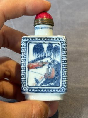 Two Chinese blue, white and copper-red snuff bottles, Chenghua mark, 19/20th C. — photo 8
