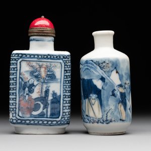 Two Chinese blue, white and copper-red snuff bottles, Chenghua mark, 19/20th C. — photo 1