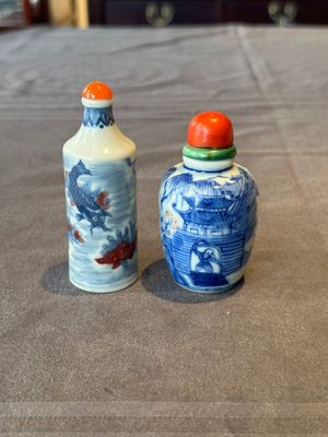 Two Chinese blue, white and copper-red snuff bottles, Gui Li Lian Nian 鮭鯉鰱鯰 and Qianlong mark, 18/19th C. — photo 1