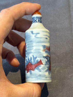 Two Chinese blue, white and copper-red snuff bottles, Gui Li Lian Nian 鮭鯉鰱鯰 and Qianlong mark, 18/19th C. — photo 15