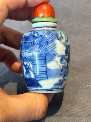 Two Chinese blue, white and copper-red snuff bottles, Gui Li Lian Nian 鮭鯉鰱鯰 and Qianlong mark, 18/19th C. — photo 3