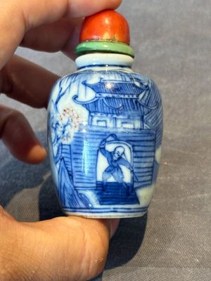 Two Chinese blue, white and copper-red snuff bottles, Gui Li Lian Nian 鮭鯉鰱鯰 and Qianlong mark, 18/19th C. — photo 4
