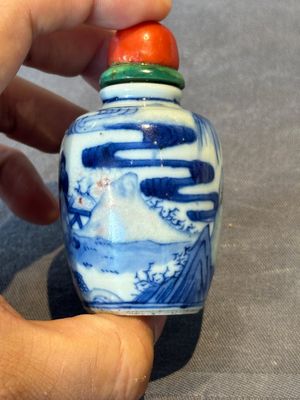 Two Chinese blue, white and copper-red snuff bottles, Gui Li Lian Nian 鮭鯉鰱鯰 and Qianlong mark, 18/19th C. — photo 6