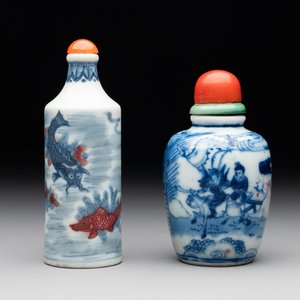 Two Chinese blue, white and copper-red snuff bottles, Gui Li Lian Nian 鮭鯉鰱鯰 and Qianlong mark, 18/19th C. — photo 1