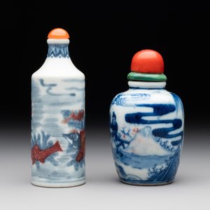 Two Chinese blue, white and copper-red snuff bottles, Gui Li Lian Nian 鮭鯉鰱鯰 and Qianlong mark, 18/19th C. — photo 2