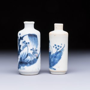 Two Chinese blue, white and copper-red snuff bottles with figural design — 照片 2