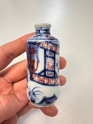 Two Chinese blue, white and copper-red snuff bottles with narrative design — photo 2