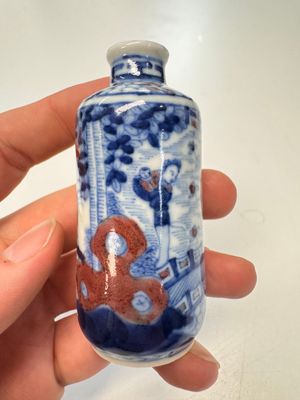 Two Chinese blue, white and copper-red snuff bottles with narrative design — photo 4