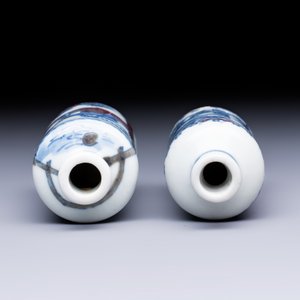 Two Chinese blue, white and copper-red snuff bottles with narrative design — 照片 5