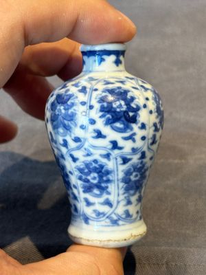 Two Chinese blue, white and copper-red snuff bottles, Yongzheng mark, 18/19th C. — foto 14