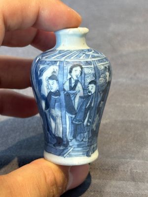 Two Chinese blue, white and copper-red snuff bottles, Yongzheng mark, 18/19th C. — foto 5