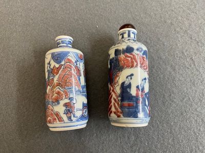 Two Chinese blue, white and copper-red snuff bottles, Yongzheng mark, 19th C. — 照片 3